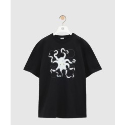 코튼 소재의 여유로운 핏 티셔츠